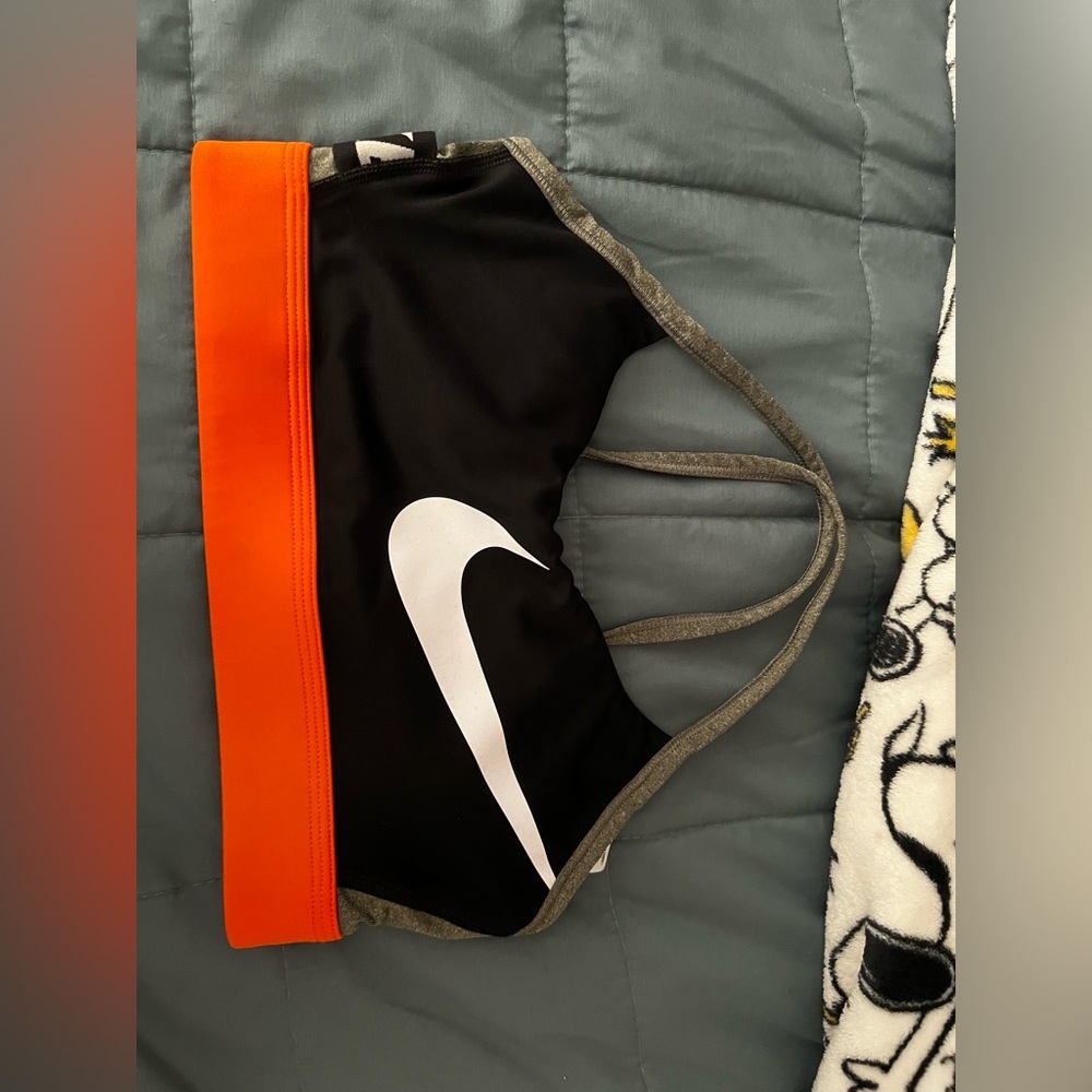 Nike sports bra size M